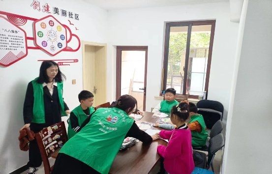 废物利用变春蚕 暨地球日活动 废物利用变春蚕 暨地球日活动