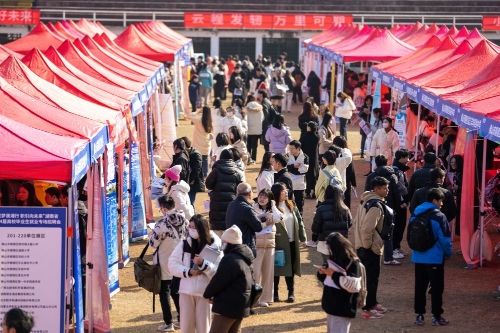 数读中国这十年｜新增就业年均1300万人 建成世界最大社保体系