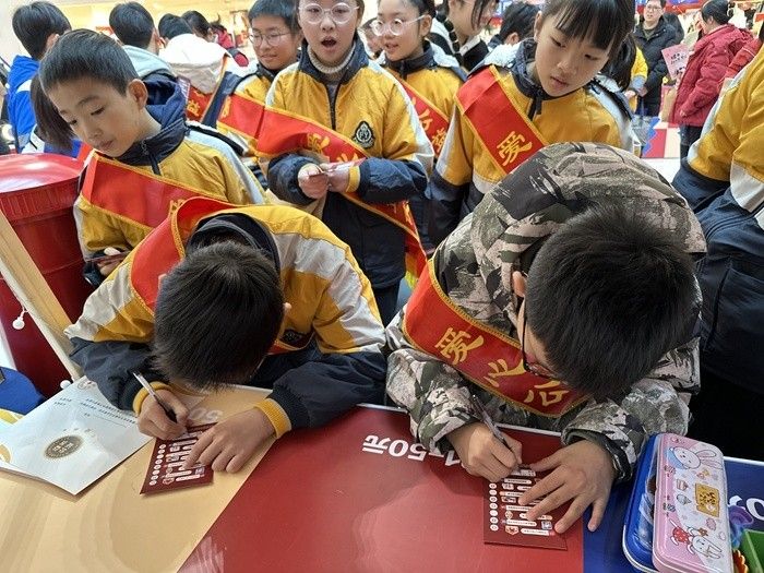 2023余姚五彩城暖冬万象星公益结束啦~你换到心仪的礼物了嘛？