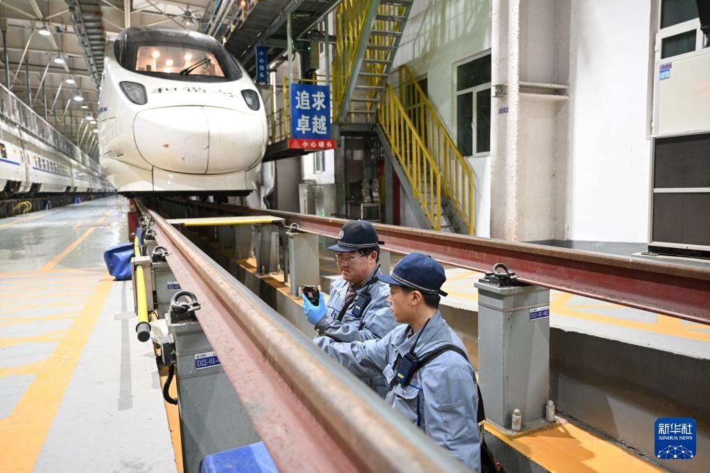 呼和浩特：节后动车检修忙