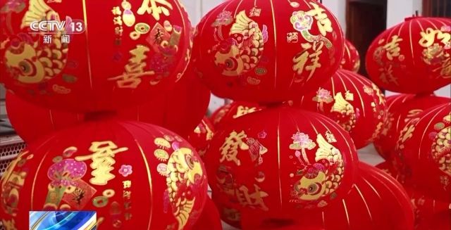 腊月将至 年味渐浓！年货、年夜饭消费火热