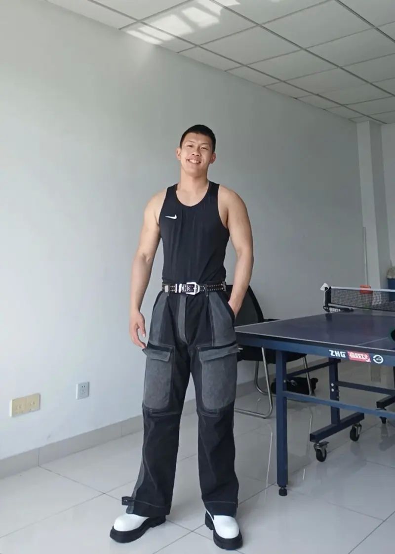 分享下一双差点穿不进的白鞋